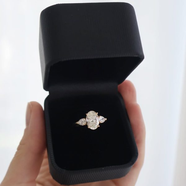 Beautiful oval & pear shape diamond ring 💎#ovaldiamond#solitaires#engagmentring#diamondring#cus