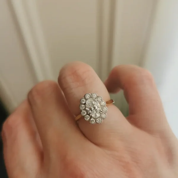 Bespoke Oval Milgrain Halo 💎VR1115 StyleLab Diamonds total 1.33ctSet in 18ct Gold€3,060Handmad (1)