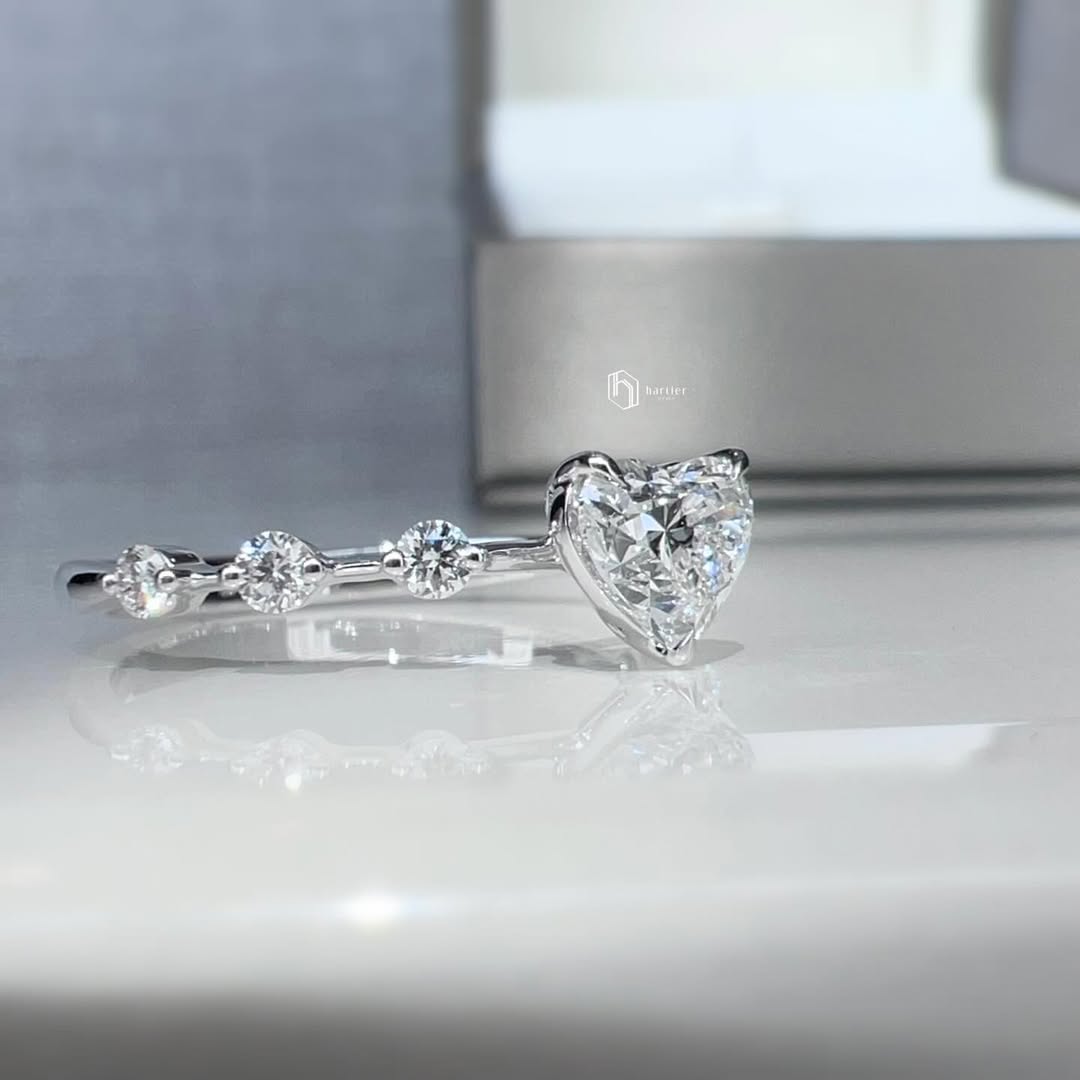 Heart Distance Diamond Solitaire Ring ••🤍••แหวนเพชรชูทรงตัวเรือนที่วางเพชรห่างนิดๆกำลังดี ใส่น่ (2)