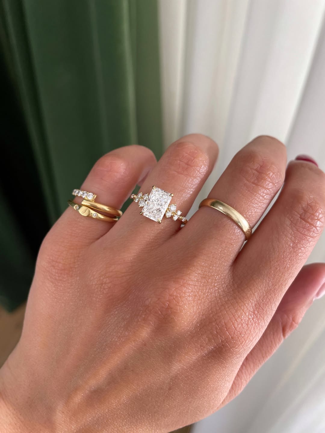 One of our most loved settings, reimagined with a radiant centre stone.Round accent side stones (1)