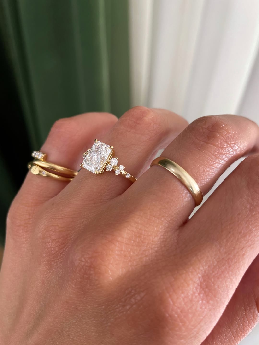 One of our most loved settings, reimagined with a radiant centre stone.Round accent side stones (3)