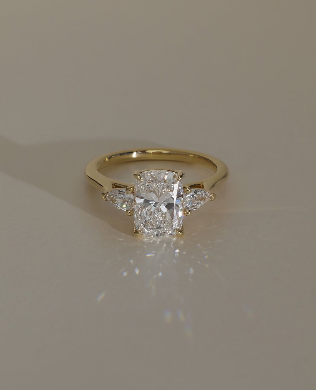 The magic is in the finer details, and we obsess over them 💫 Side stones complement your centr