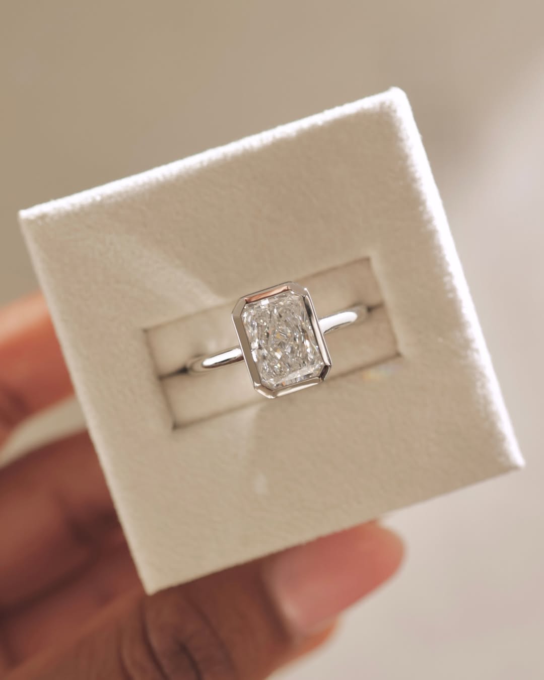 The perfect proposal deserves perfect timing. Our lab grown diamond rings are crafted with car