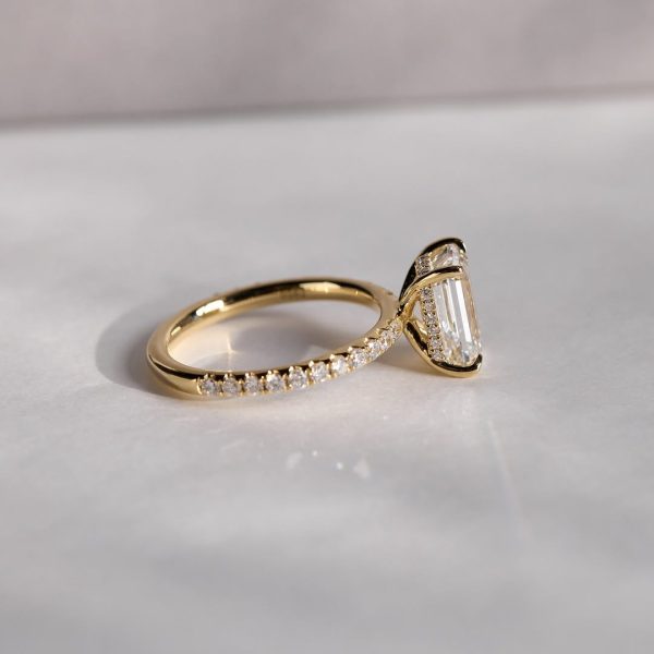 The refined simplicity of an emerald cut solitaire✨️ The emerald cut signature step cut facets (1)